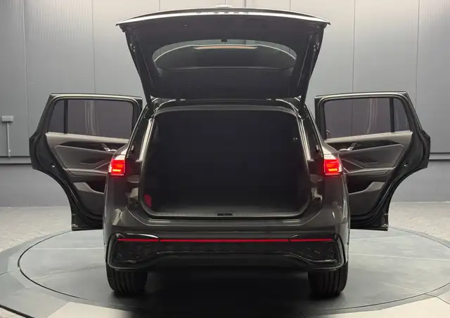 Volkswagen Tiguan view 6