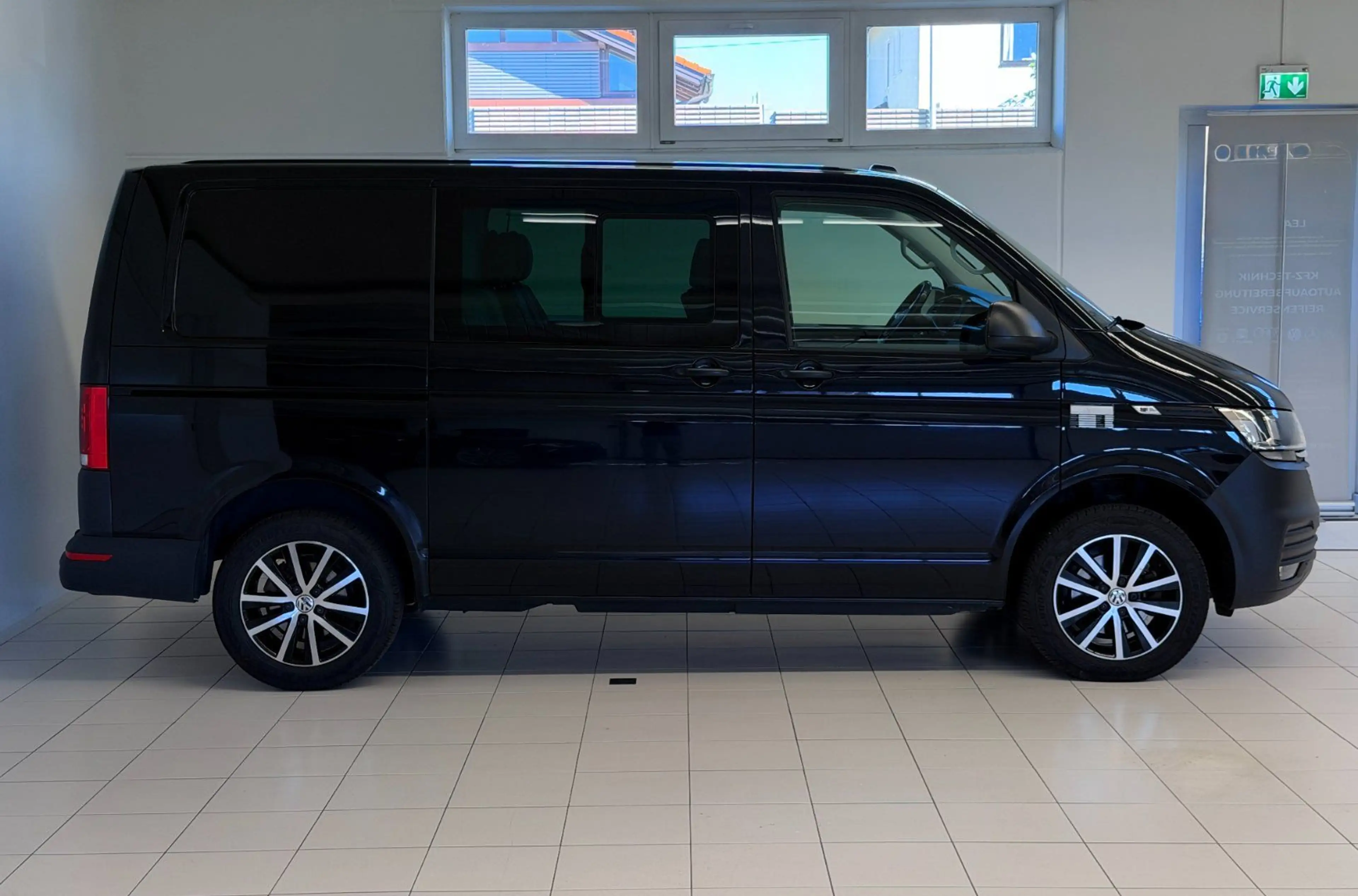 Volkswagen T6.1 Transporter T6.1 2.0 TDI 4MOTION Doppelkabine L1H1 5 SITZER — photo 4
