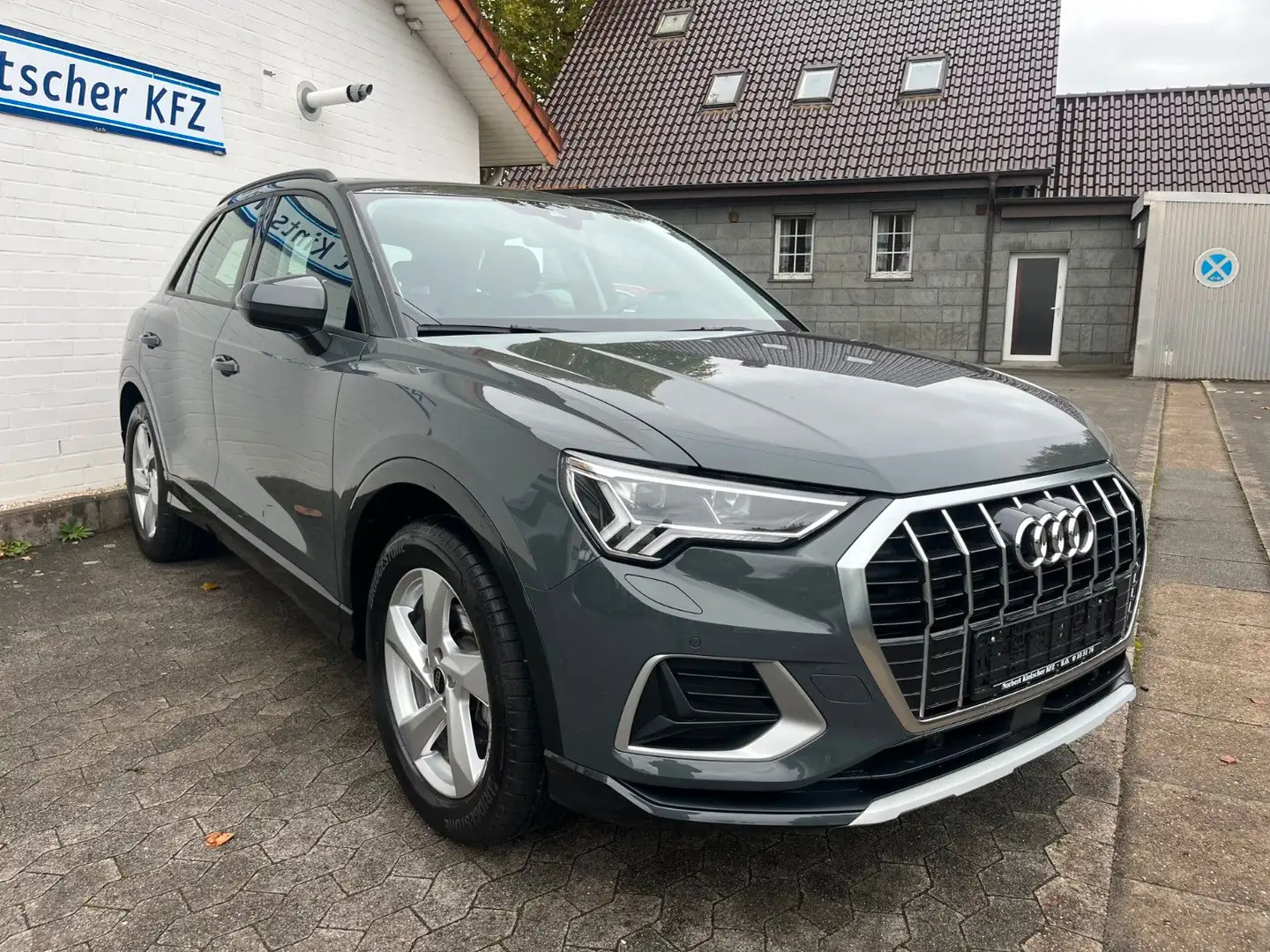Audi Q3 35 TFSI 3 J .NW Garantie Standhz LED AHK ACC Gris - 2