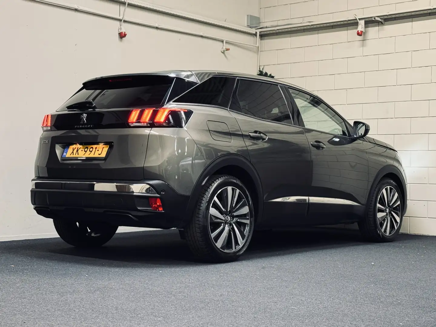 Peugeot 3008 1.6T 180PK Allure | Leder | Focal | 1e Eig. Grijs - 2