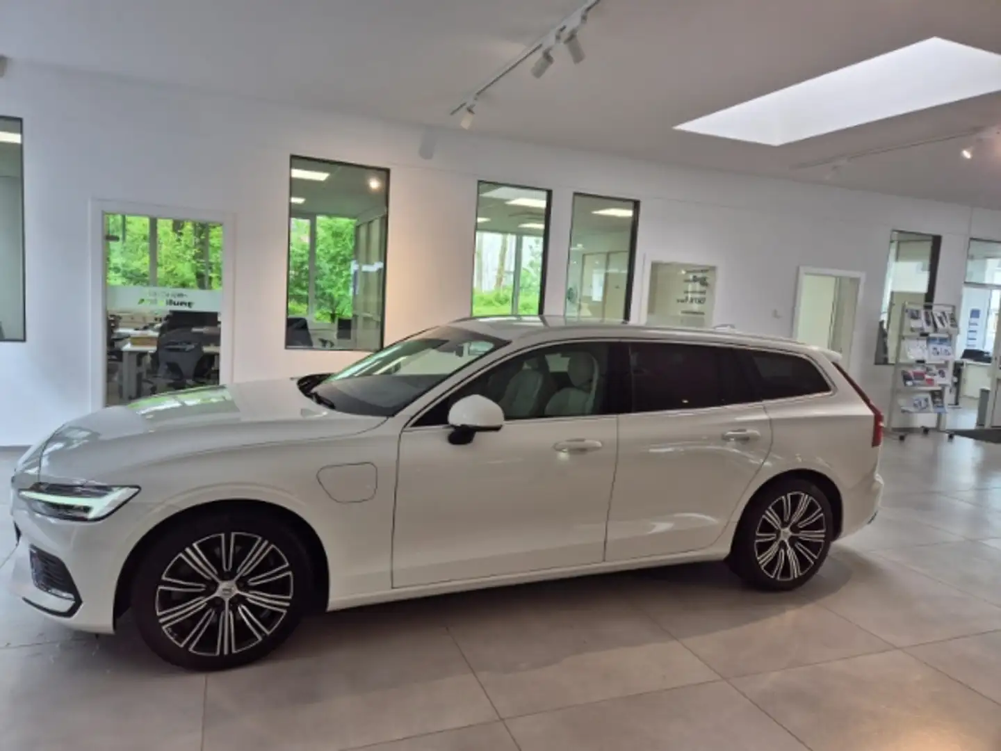 Volvo V60 Recharge Inscription Expression T6 AWD-ACC White - 2