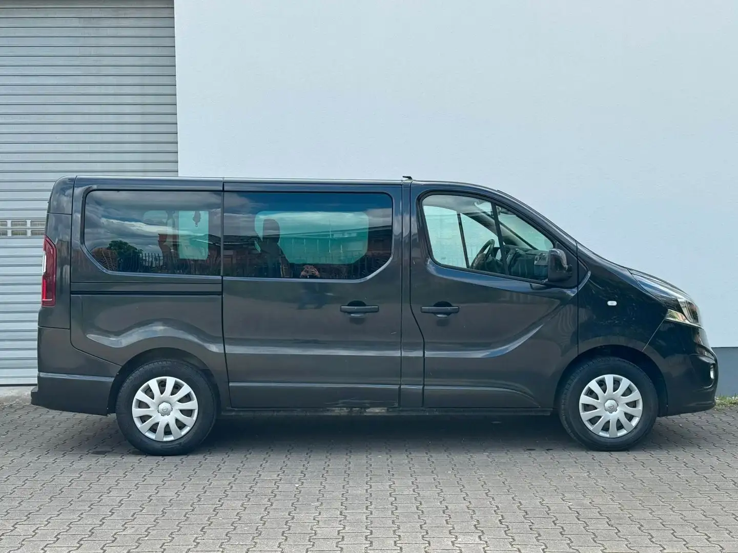 Opel Vivaro B L1H1  2,7t*TÜV neu*9-Sitzer Schwarz - 2