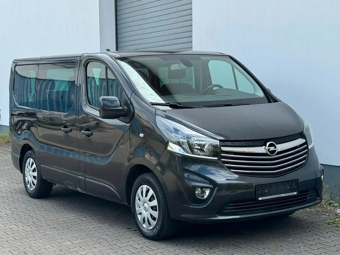 Opel Vivaro B L1H1  2,7t*TÜV neu*9-Sitzer Schwarz - 1