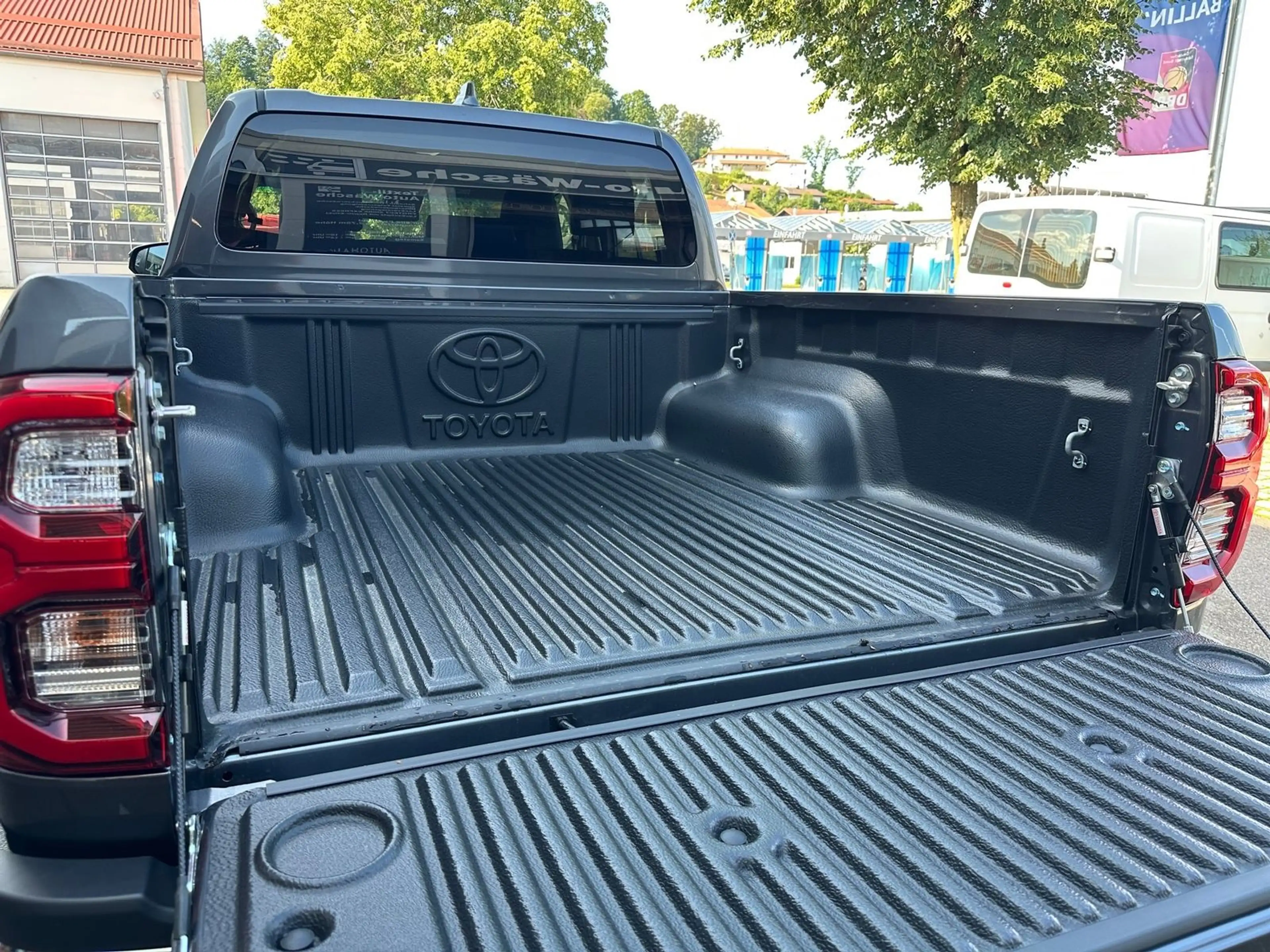Toyota Hilux 2.8 l - DC Executive 4x4 OFFROAD-Edition — photo 11