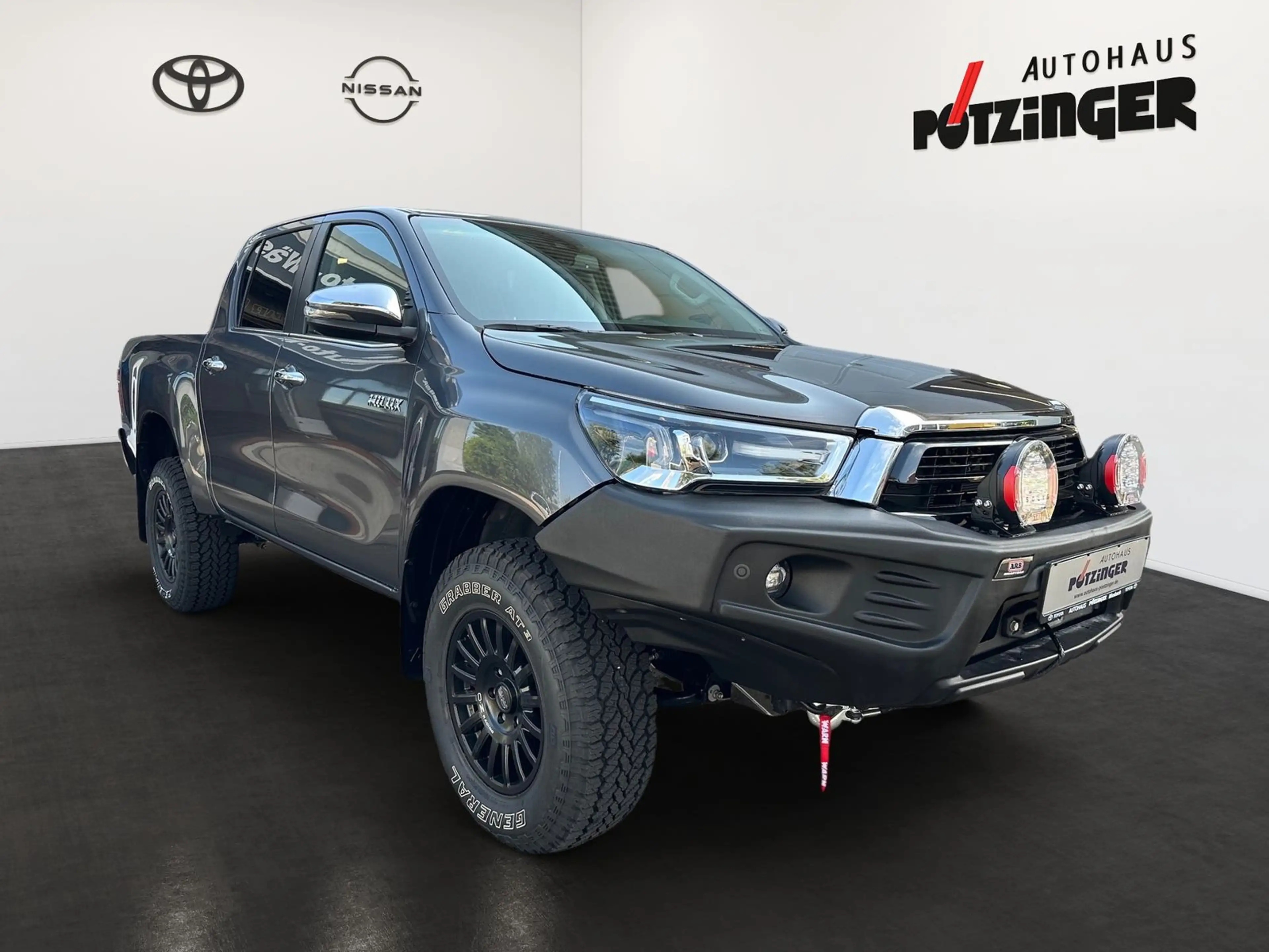 Toyota Hilux 2.8 l - DC Executive 4x4 OFFROAD-Edition — photo 2