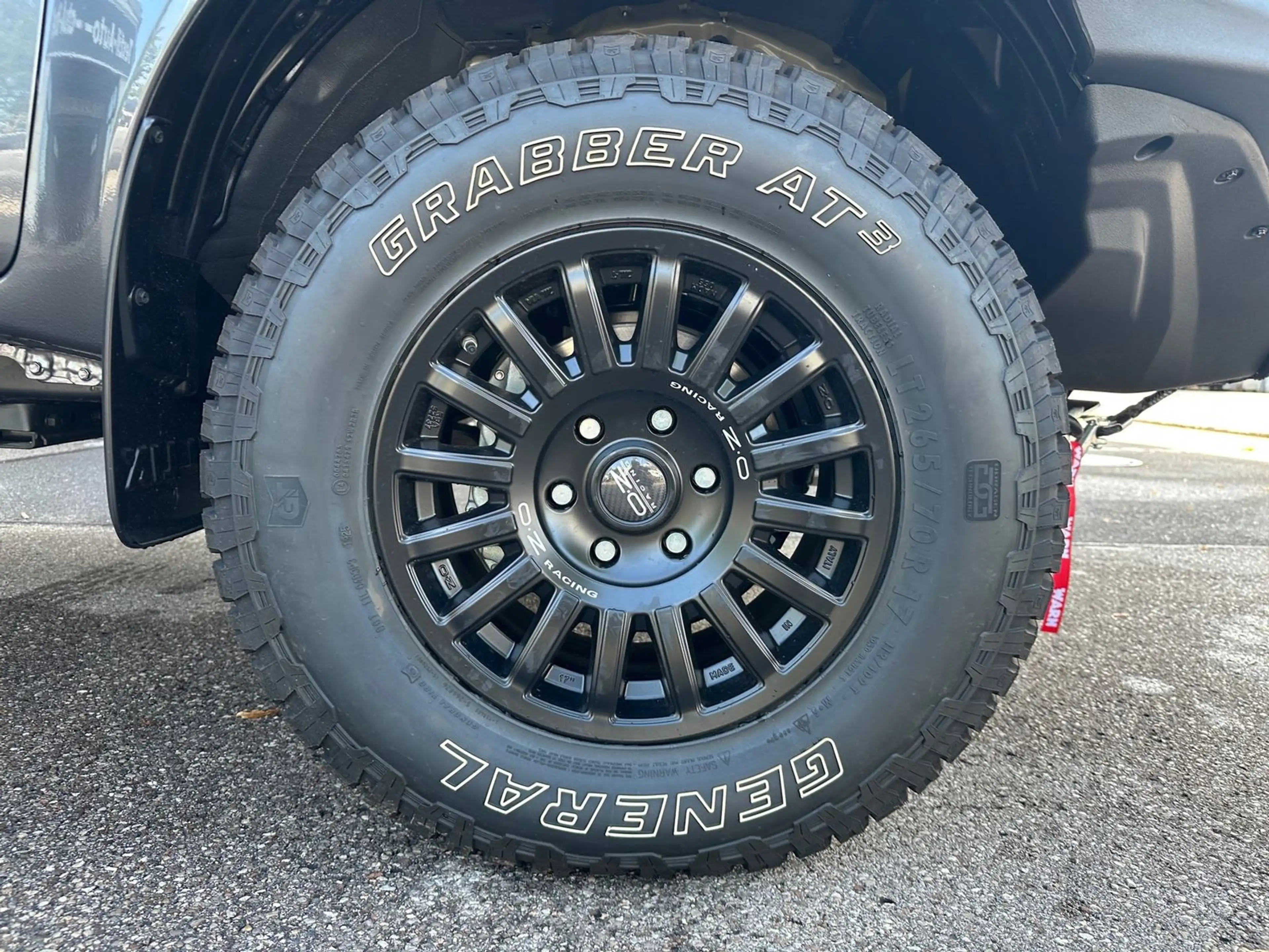 Toyota Hilux 2.8 l - DC Executive 4x4 OFFROAD-Edition — photo 13
