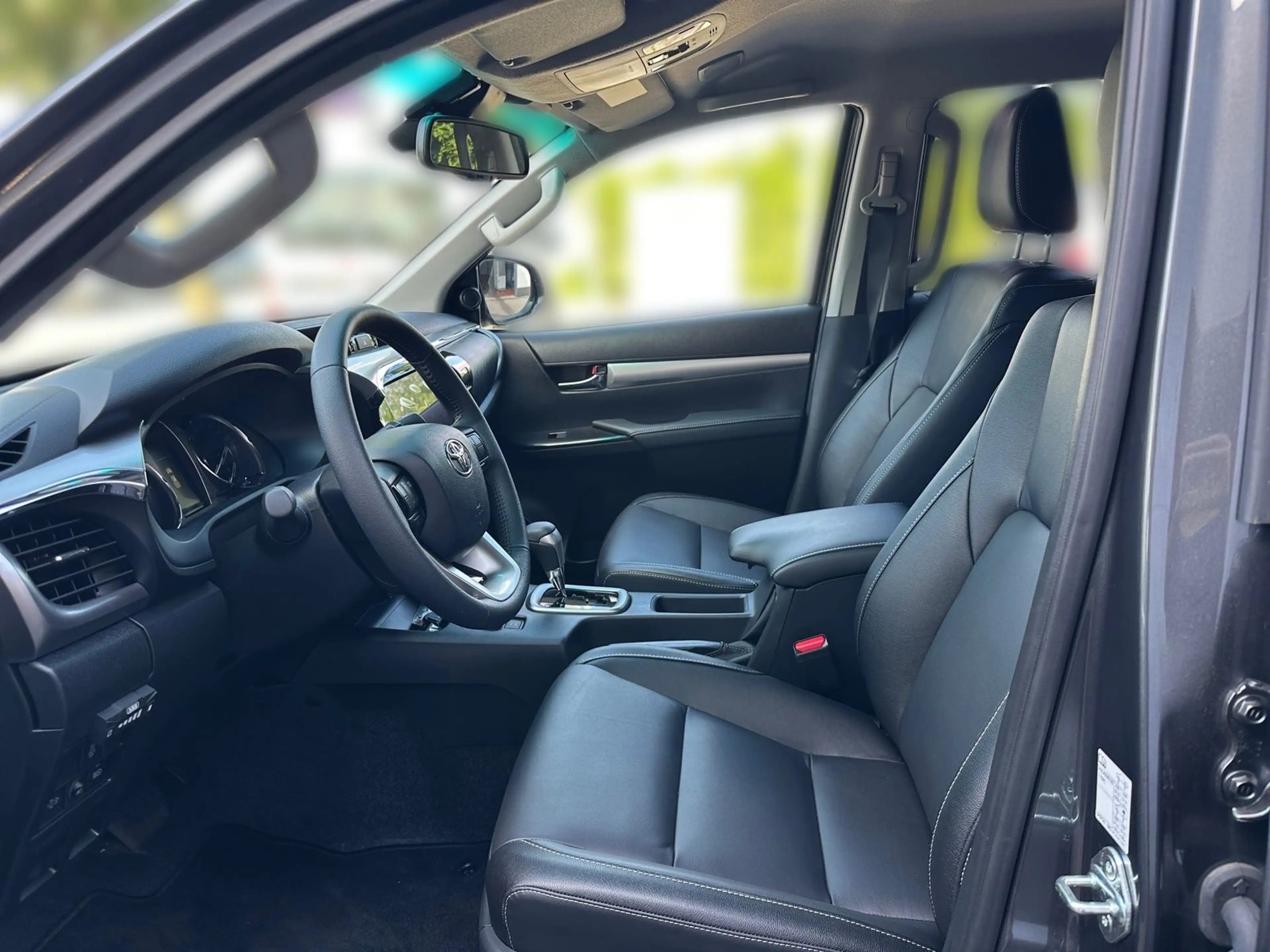 Toyota Hilux 2.8 l - DC Executive 4x4 OFFROAD-Edition — photo 6
