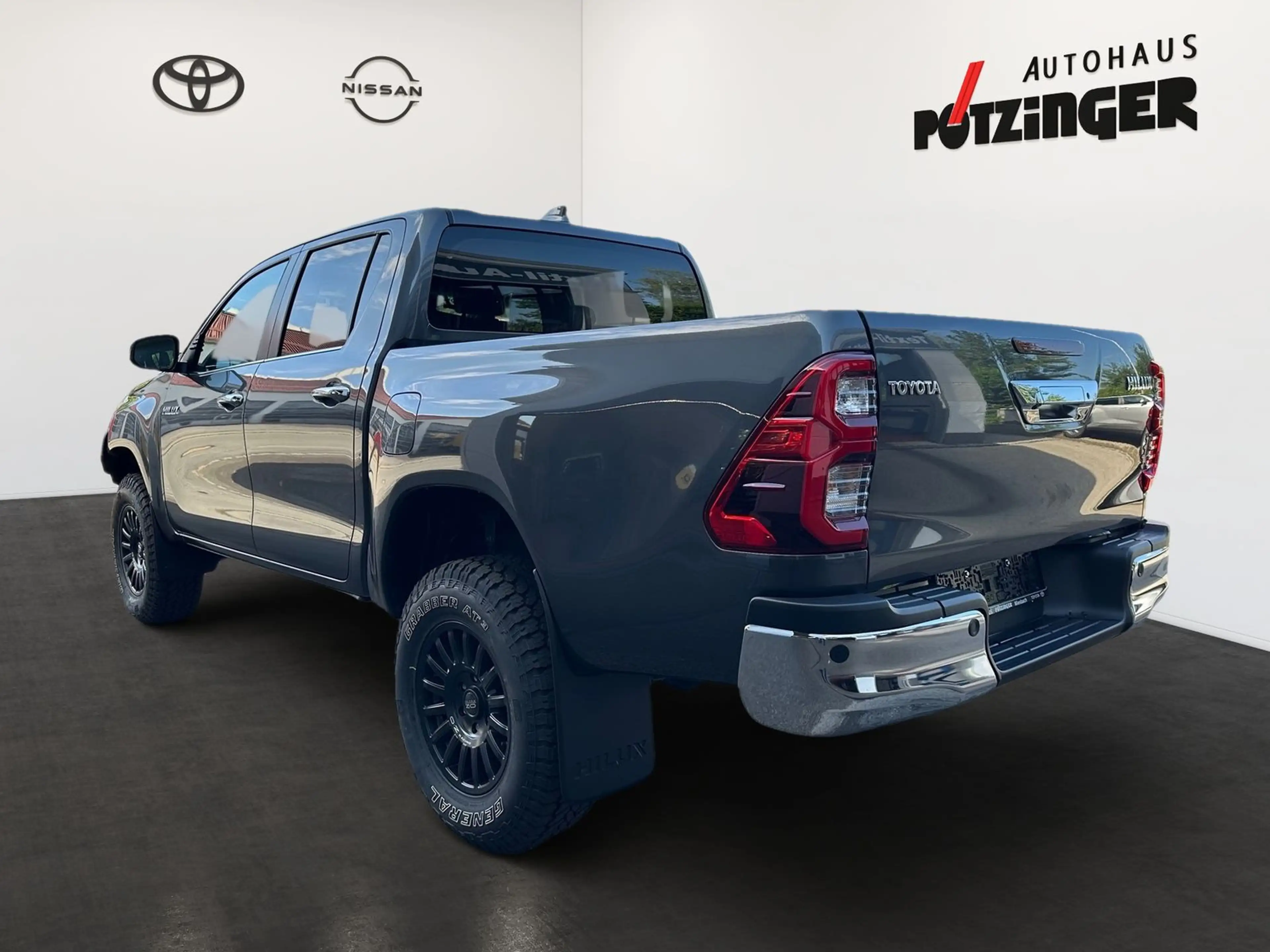 Toyota Hilux 2.8 l - DC Executive 4x4 OFFROAD-Edition — photo 4