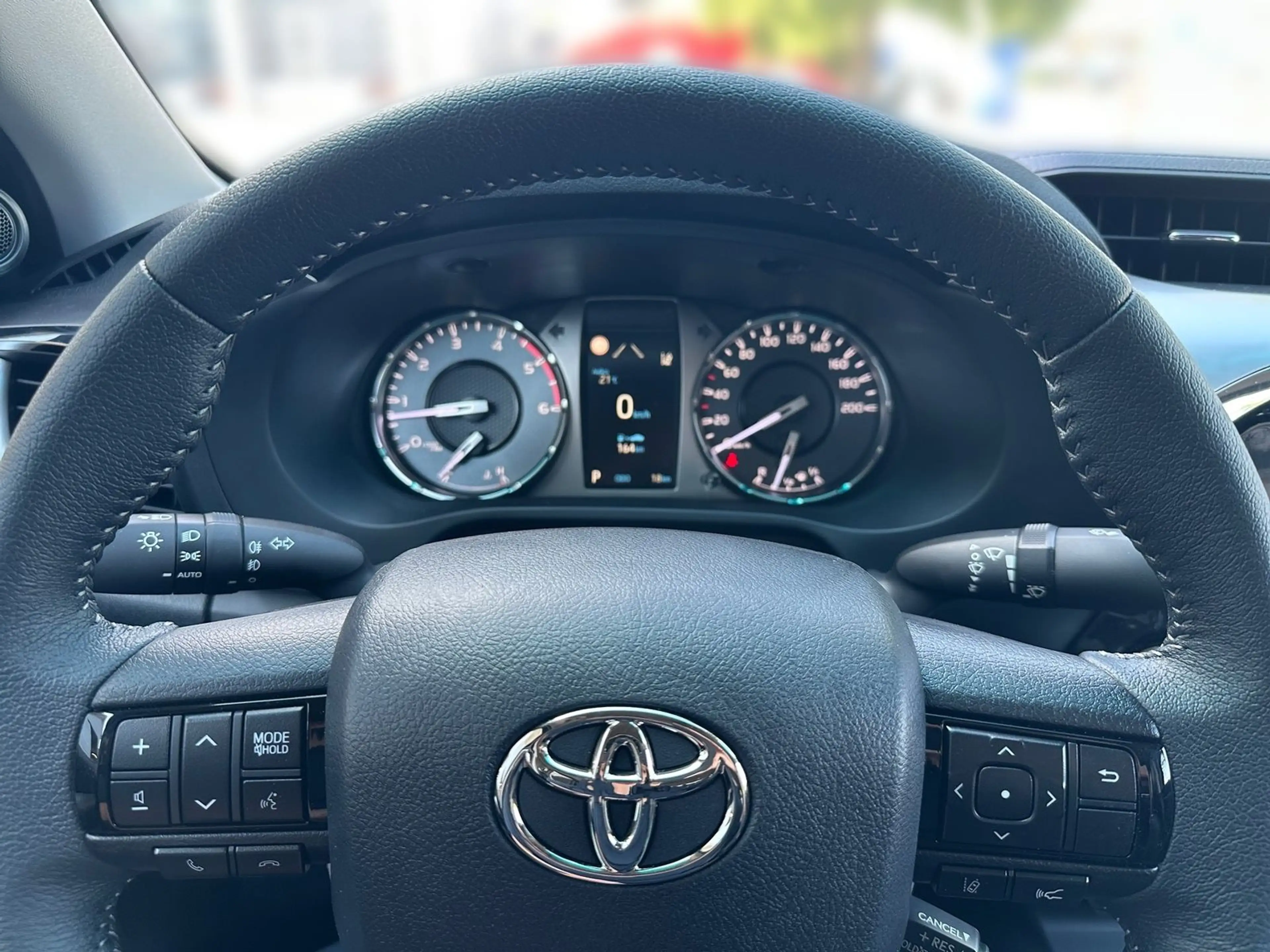 Toyota Hilux 2.8 l - DC Executive 4x4 OFFROAD-Edition — photo 7