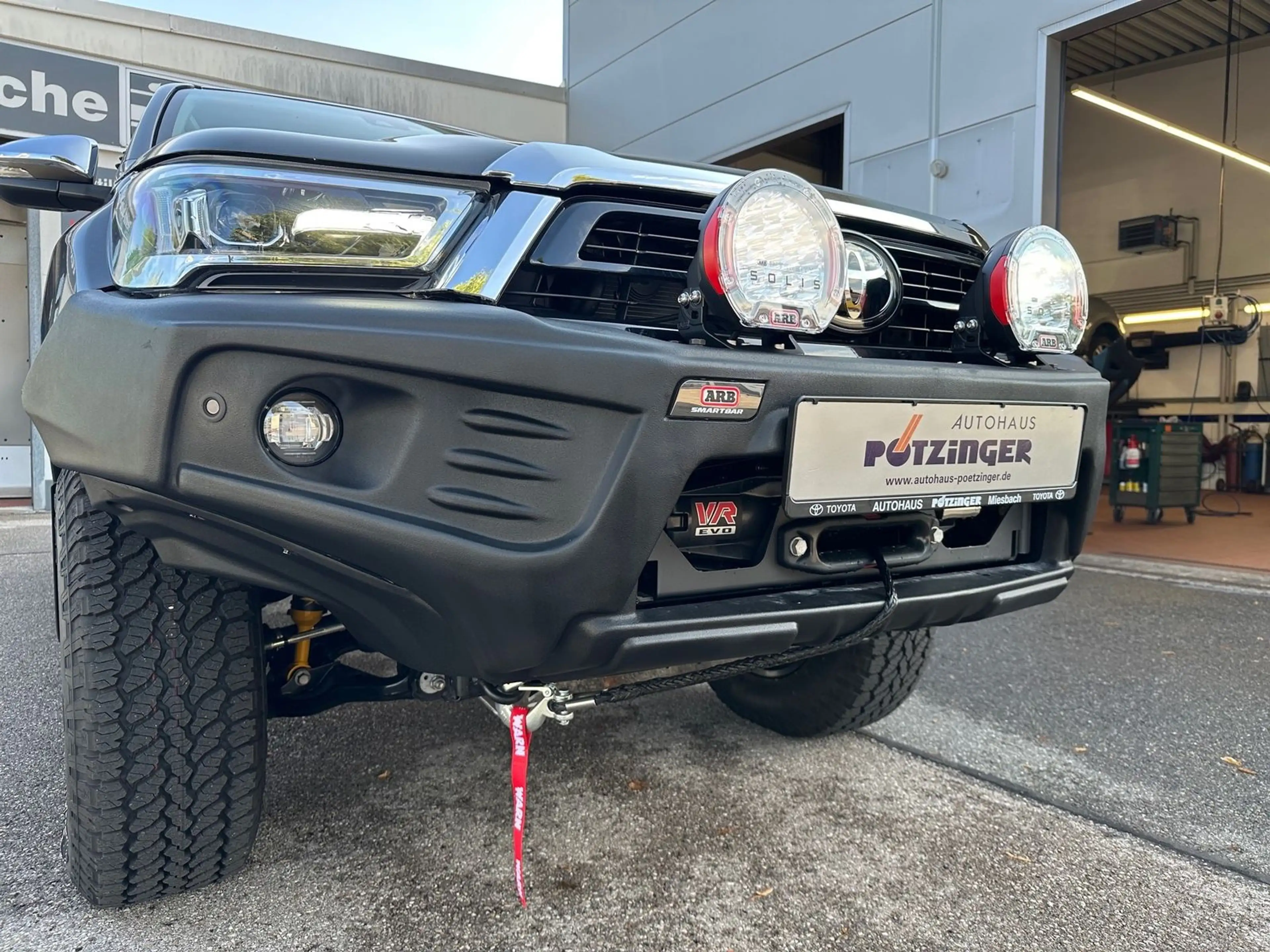 Toyota Hilux 2.8 l - DC Executive 4x4 OFFROAD-Edition — photo 12