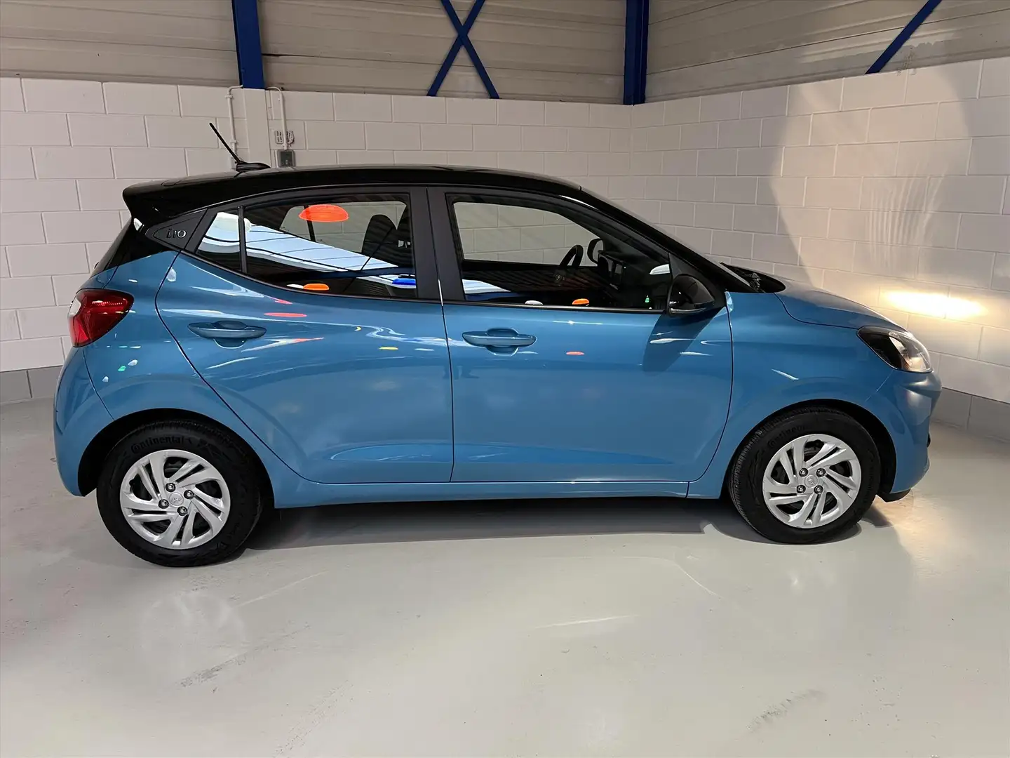 Hyundai i10 1.0i 67pk AUT. Camera, Cruise, Navi, Carplay Blauw - 2