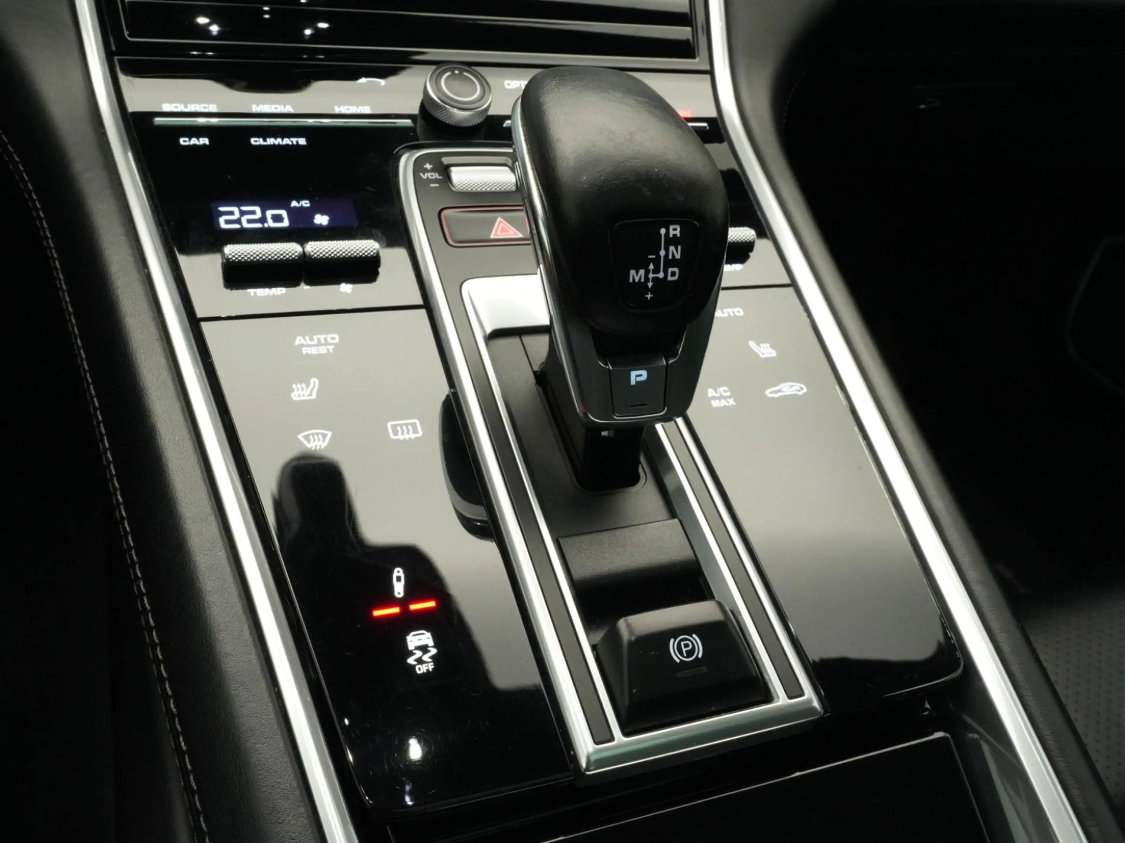 Porsche Panamera Turbo Sport Turismo PANO+MATRIX+KEYLESS — photo 14