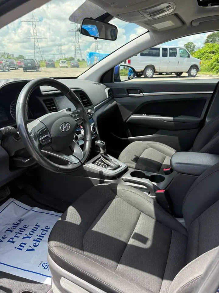 Hyundai ELANTRA снимка Hyundai ELANTRA