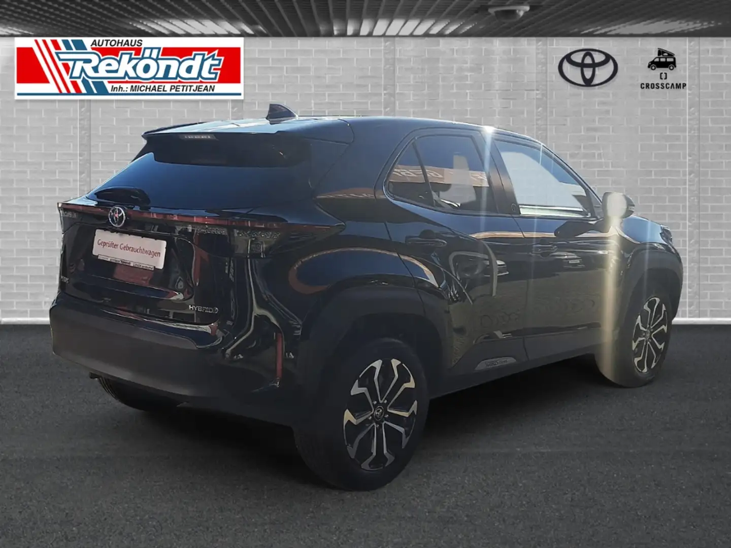 Toyota Yaris Cross 1,5 Hybrid Team Deutschland Parksensoren, Sitzheiz Schwarz - 2