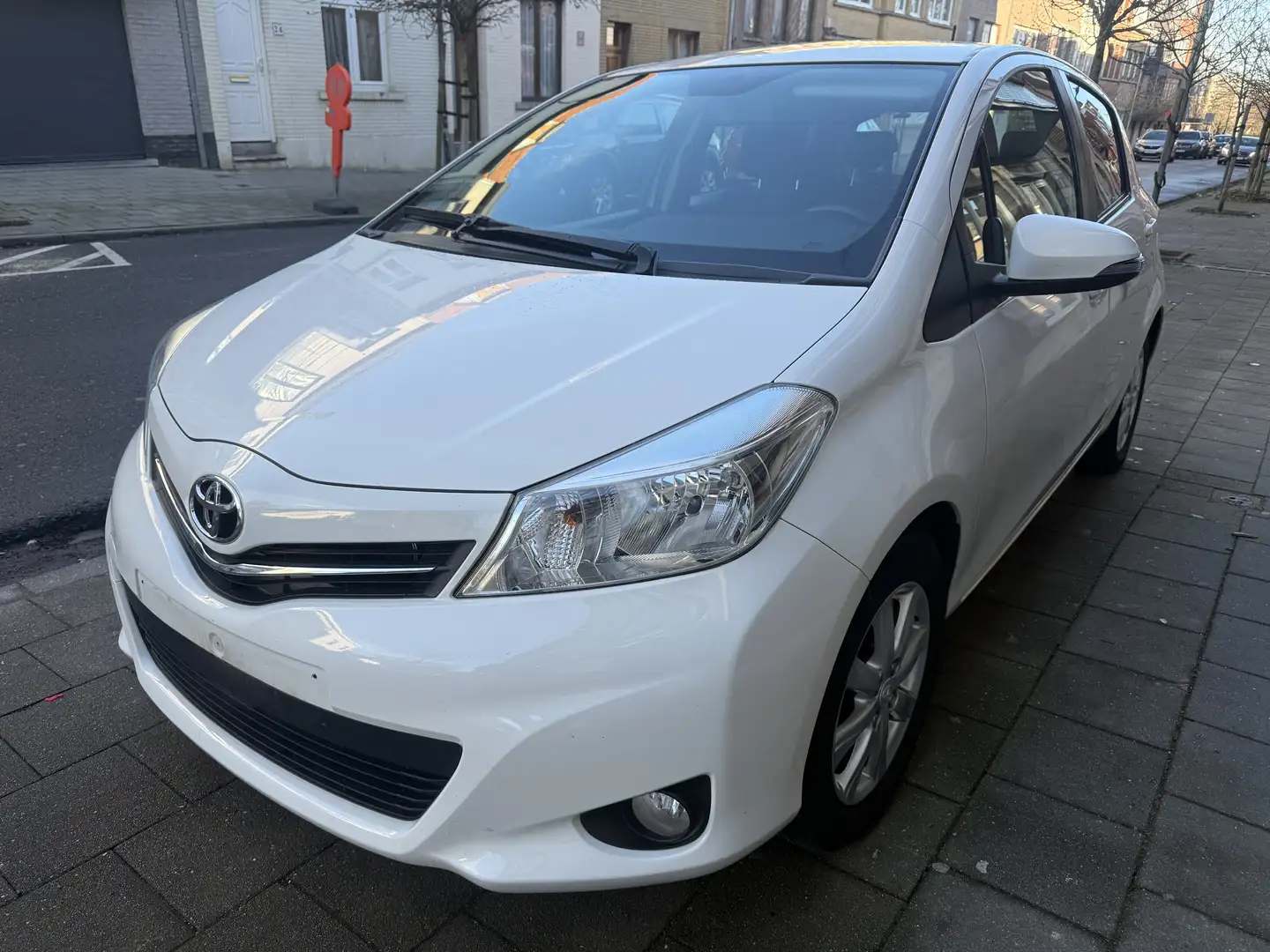 Toyota Yaris Yaris 1.0i VVT-i GARANTIE CT 120000KM ✅PROPRE Blanc - 1
