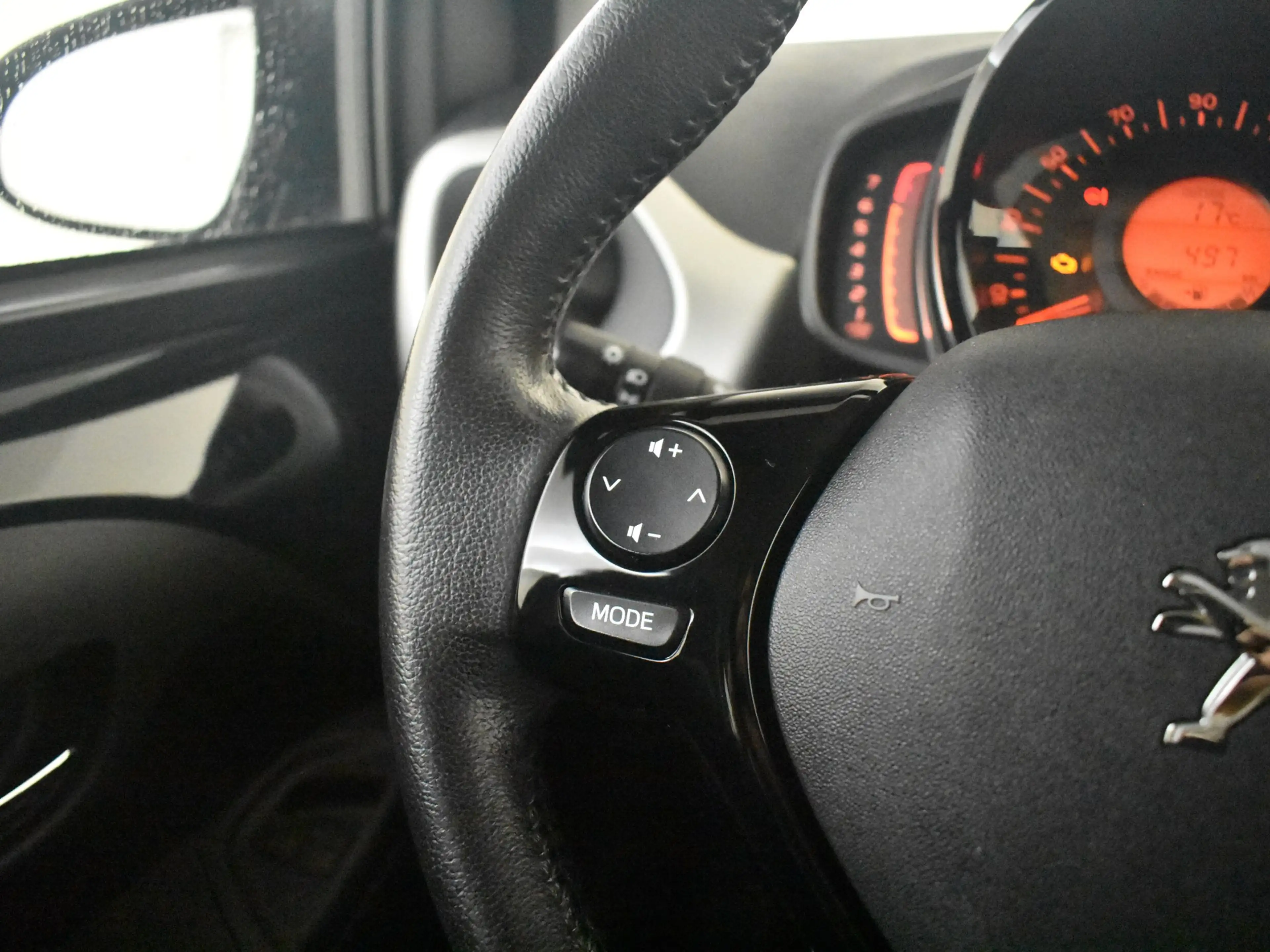 Peugeot 108 1.0 e-VTi Allure | Airco (handmatig) | Audio insta — photo 17