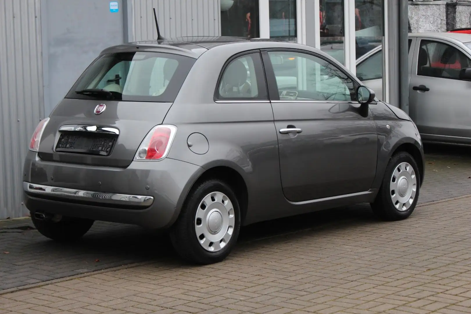 Fiat 500 Automatik+Klima+Pano+PDC Grau - 2