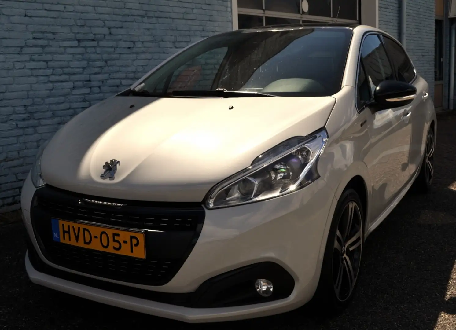 Peugeot 208 1.2 GT-Aut. Pano Nav pdc+cam 1/2leer Wit - 1