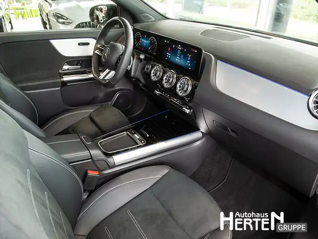 Mercedes-Benz GLA view 6