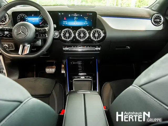 Mercedes-Benz GLA view 10