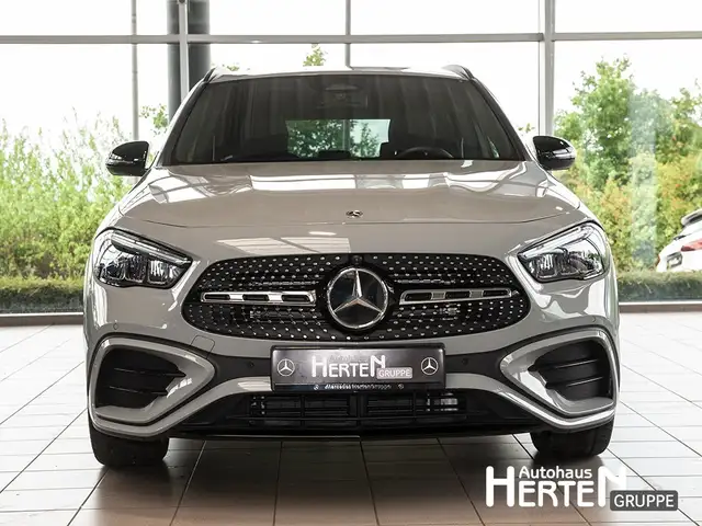 Mercedes-Benz GLA view 2