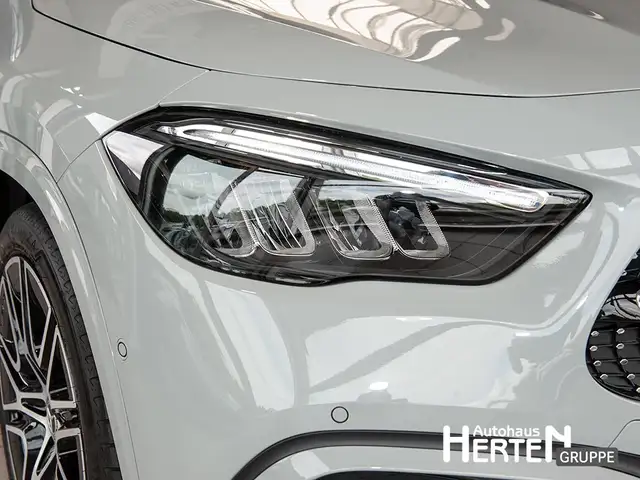 Mercedes-Benz GLA view 13