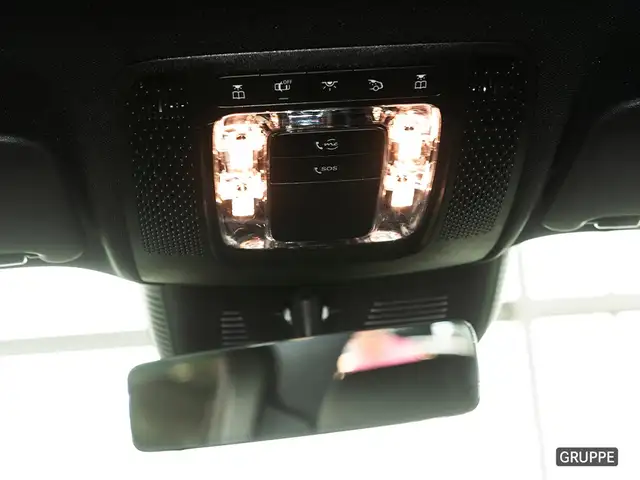 Mercedes-Benz GLA view 11