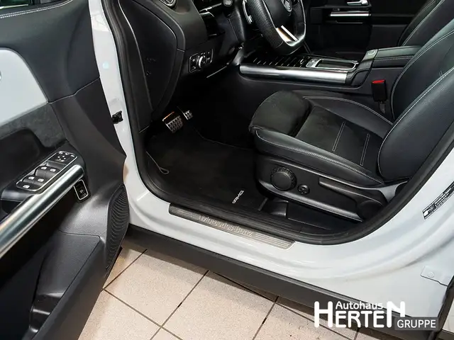 Mercedes-Benz GLA view 12