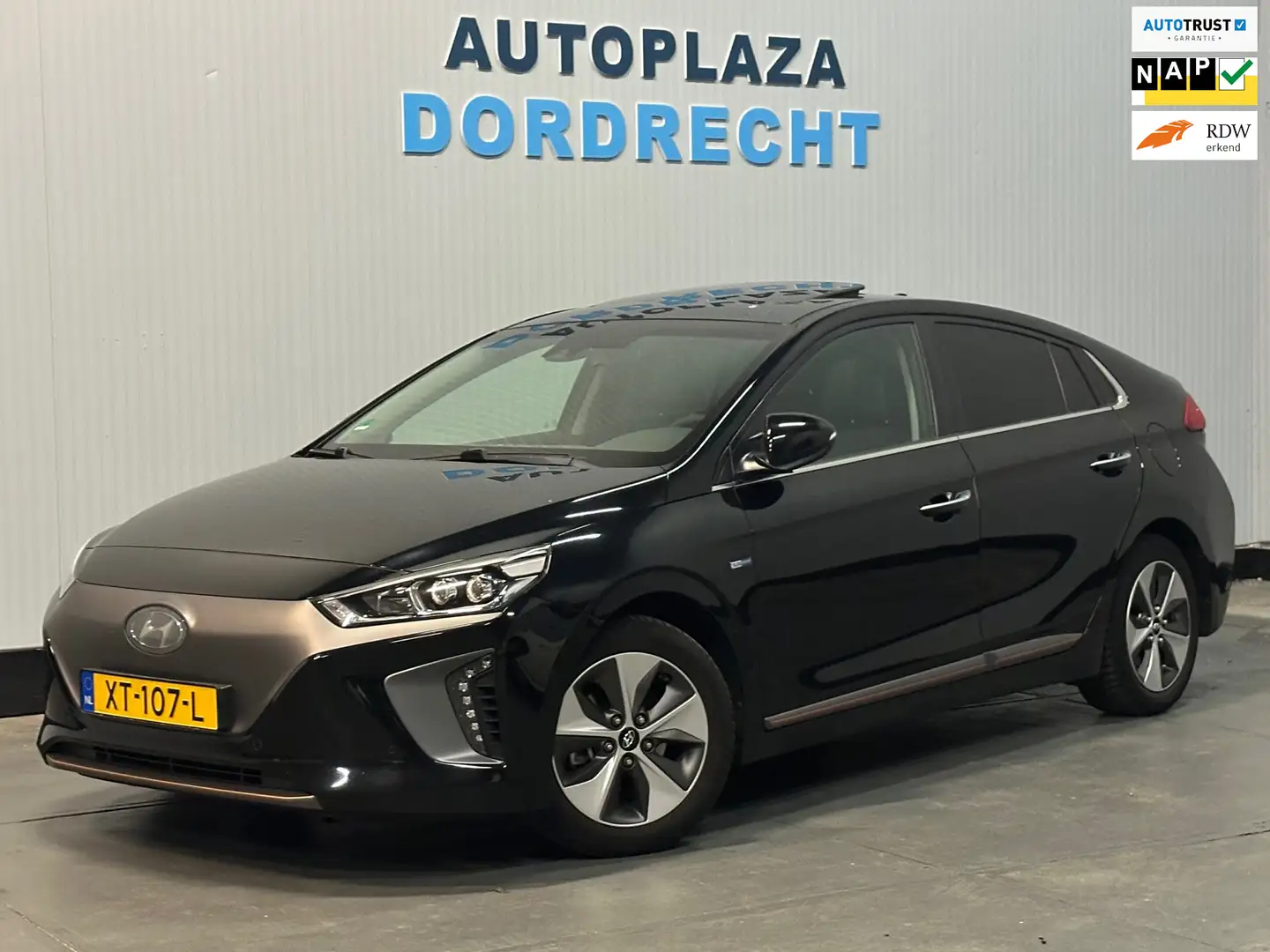 Hyundai IONIQ Premium EV FULL OPTIONS Zwart - 1