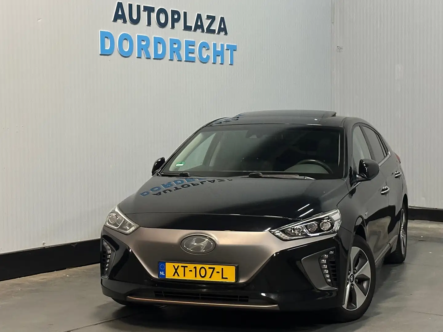 Hyundai IONIQ Premium EV FULL OPTIONS Zwart - 2