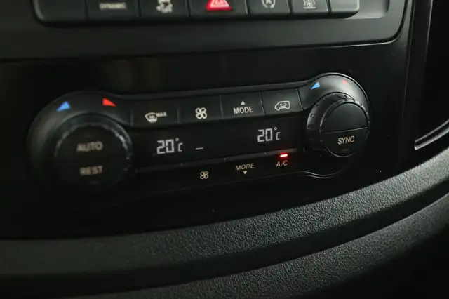 Mercedes-Benz Vito view 20