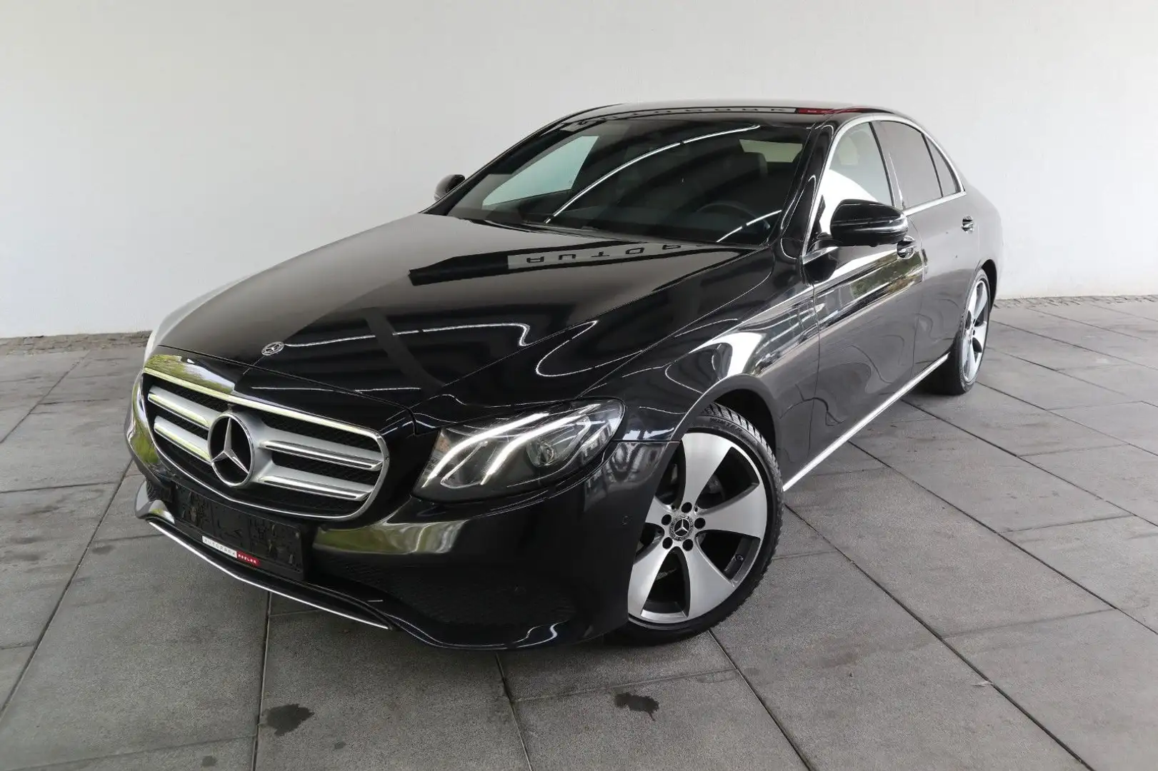Mercedes-Benz E 220 d Lim. Avantgarde*Widescreen*Leder*360°*LED Negro - 1