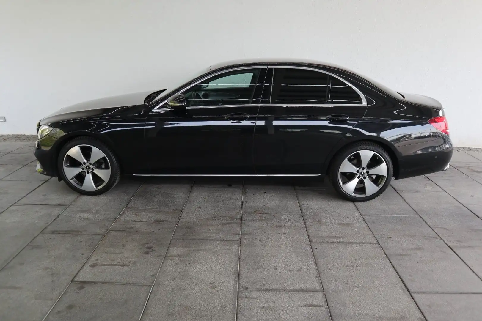 Mercedes-Benz E 220 d Lim. Avantgarde*Widescreen*Leder*360°*LED Negro - 2