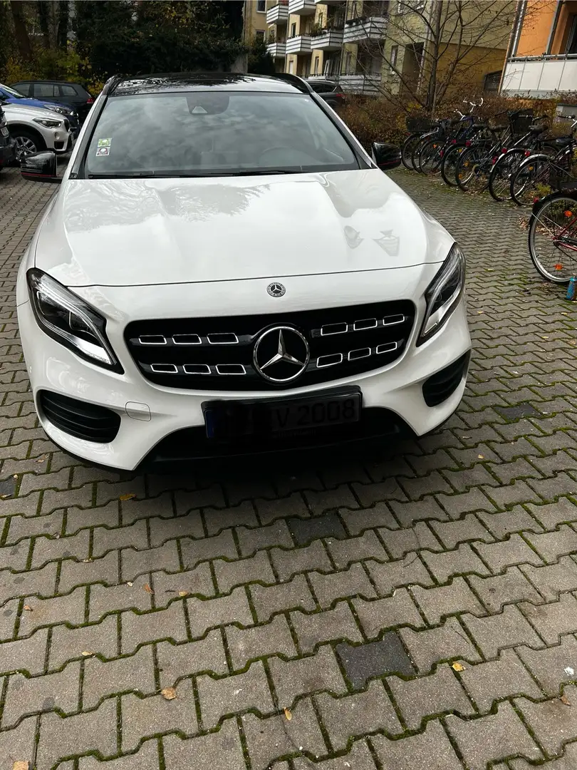 Mercedes-Benz GLA 220 GLA 220 CDI / d 4Matic (156.905) Weiß - 1