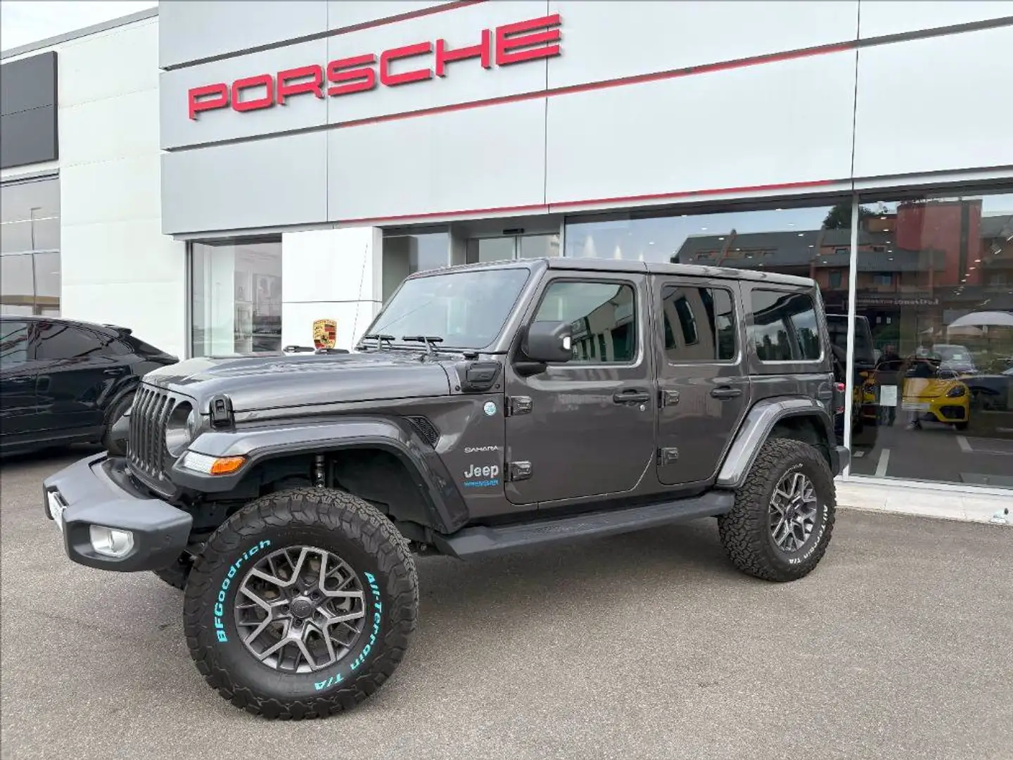 Jeep Wrangler Unlimited 2.0 atx phev Sahara 4xe auto Grigio - 1