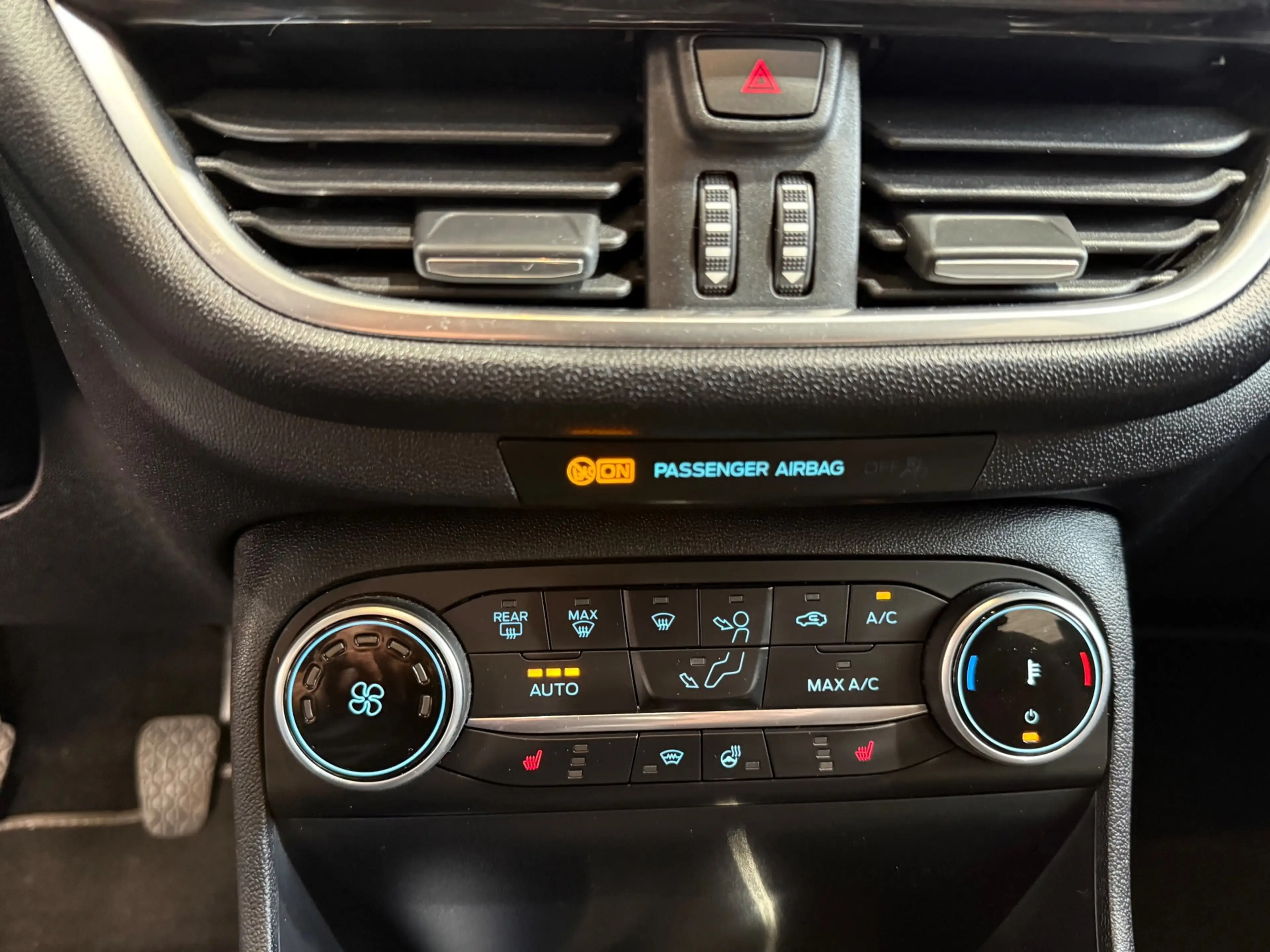 Ford Fiesta 1.0 EcoBoost Hybrid ST-Line — photo 17