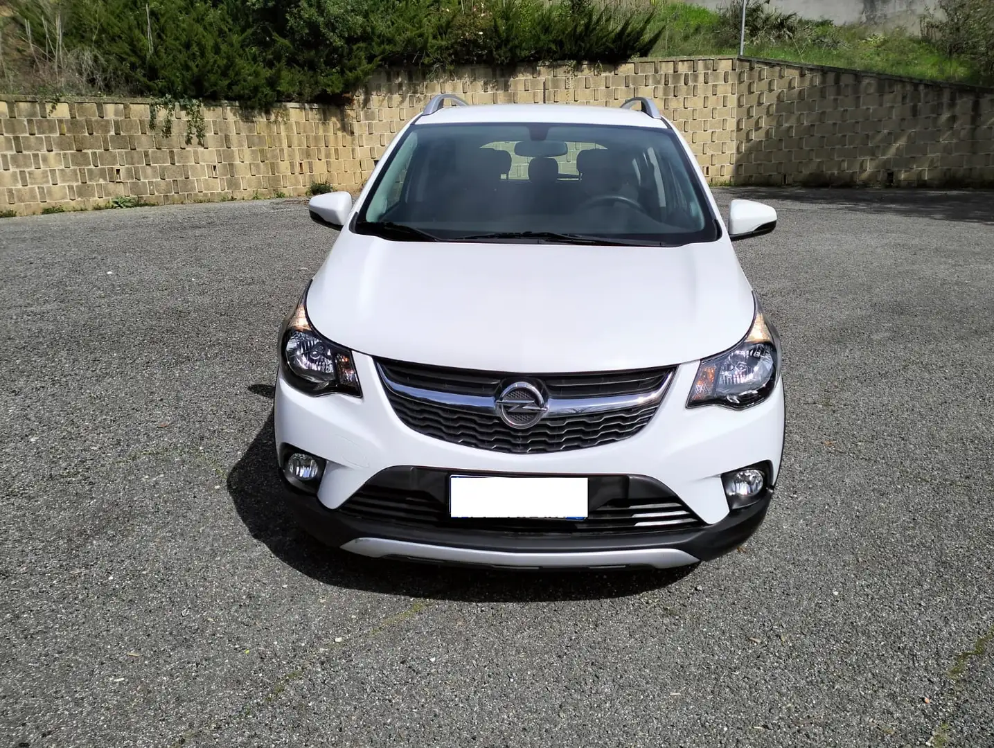 Opel Karl Karl 1.0 Rocks 73cv my19 km 64000 Perfetta Weiß - 2