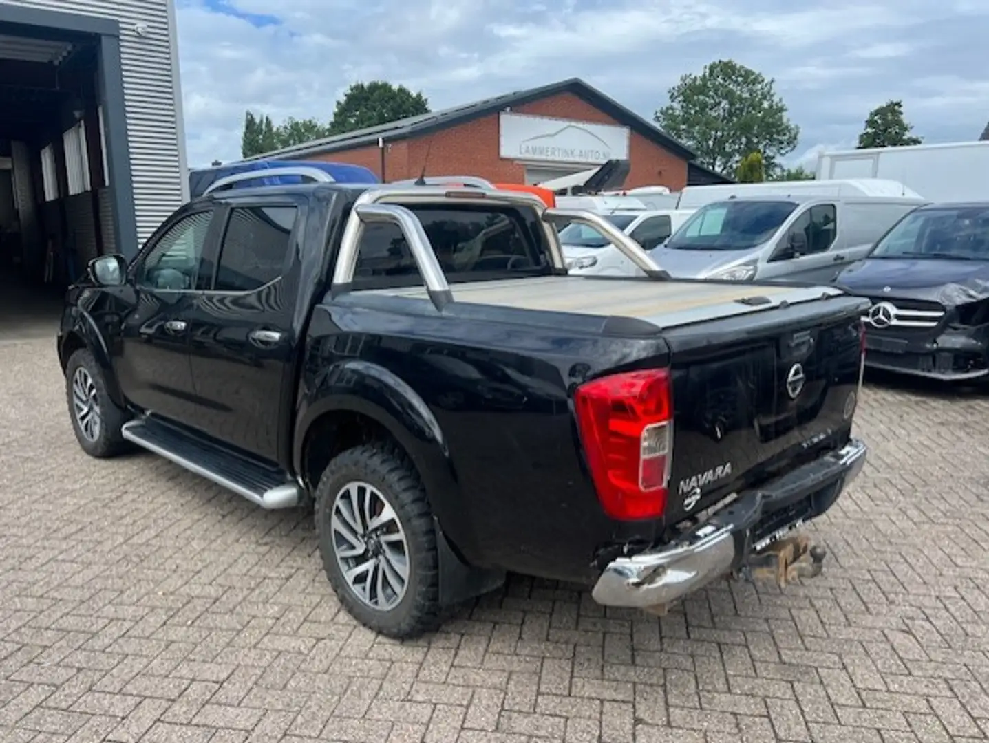 Nissan Navara 2.3 dCi 140KW Double Cab 5P KLIMA NAVI CAM 4WD Zwart - 2