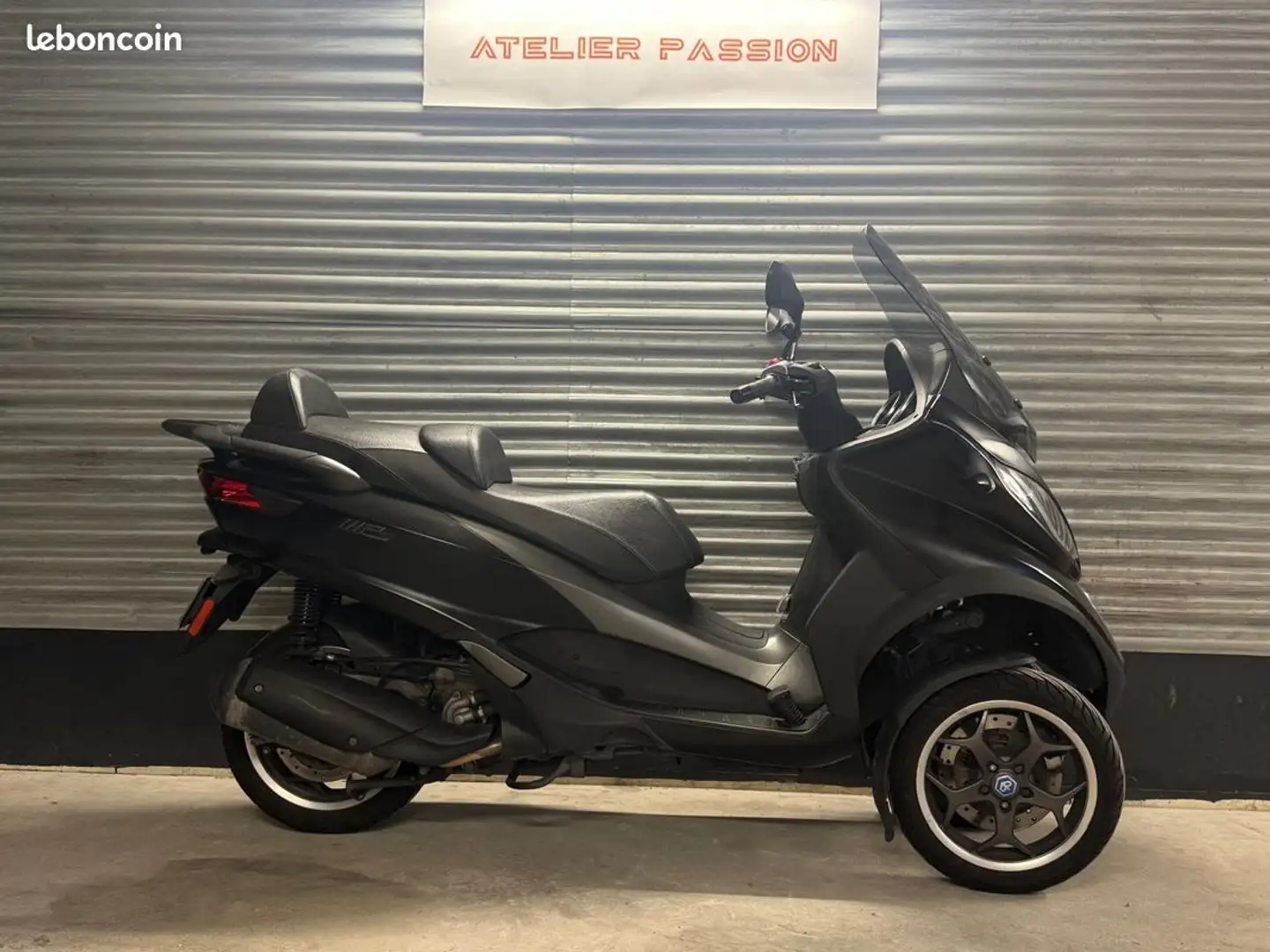 Piaggio MP3 300 300 ie LT Sport ABS ASR révisé et garantie Noir - 1