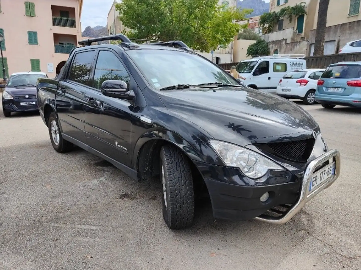 SsangYong Actyon 200 XDi Confort crna - 1
