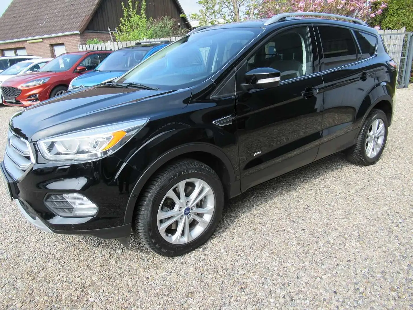 Ford Kuga 2.0 TDCi 4x4 Cool & Connect Schwarz - 1