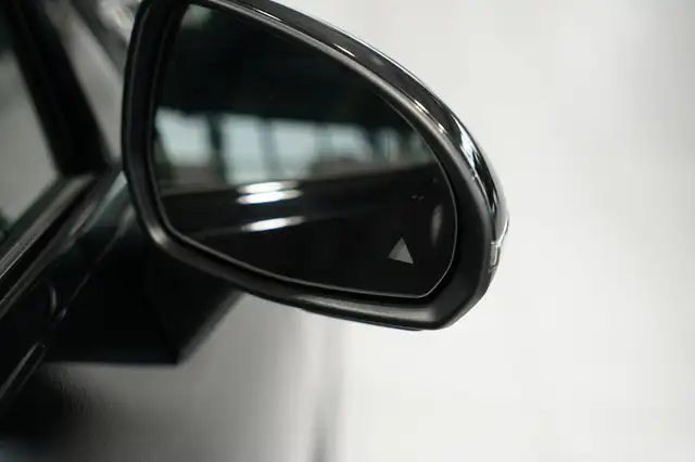 Mercedes-Benz GLC view 12