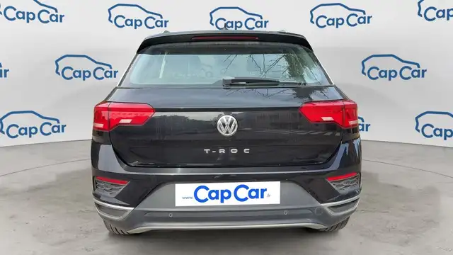 Volkswagen T-Roc view 3