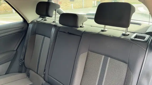 Volkswagen T-Roc view 9