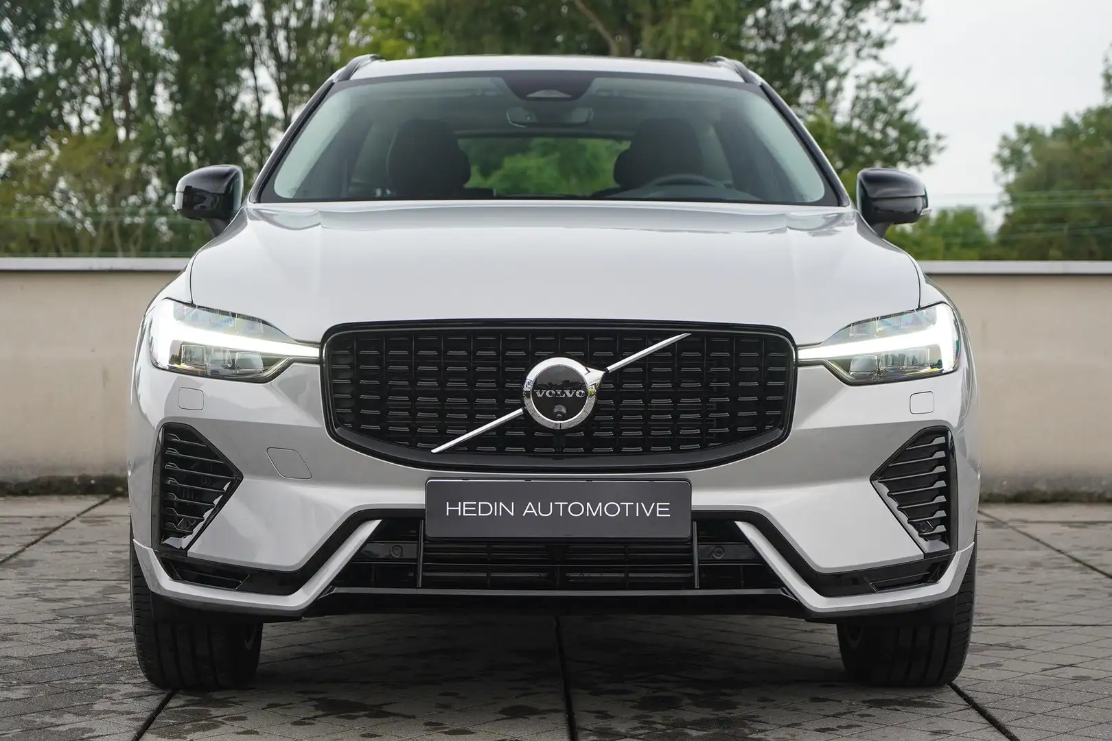 Volvo XC60 2.0 T6 Plug-in hybrid AWD Ultra Dark | 2250 kg Tre Grau - 2