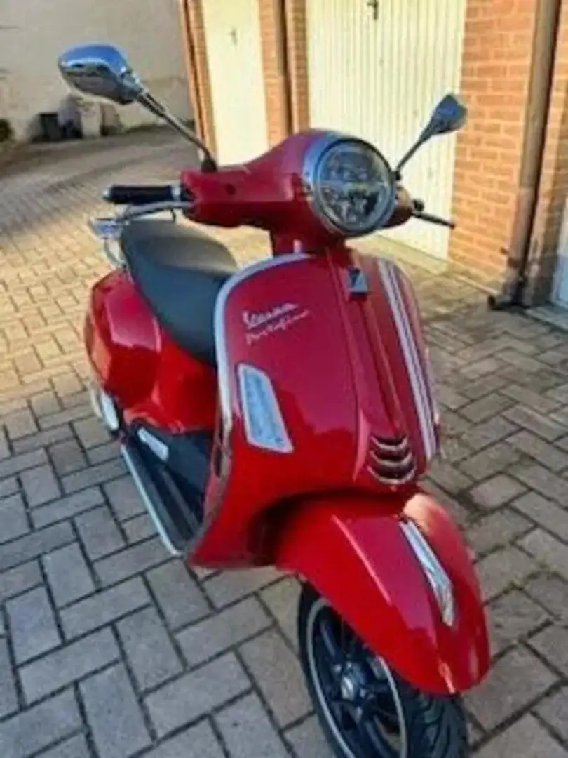 Vespa GTS Super 300 Piros - 1