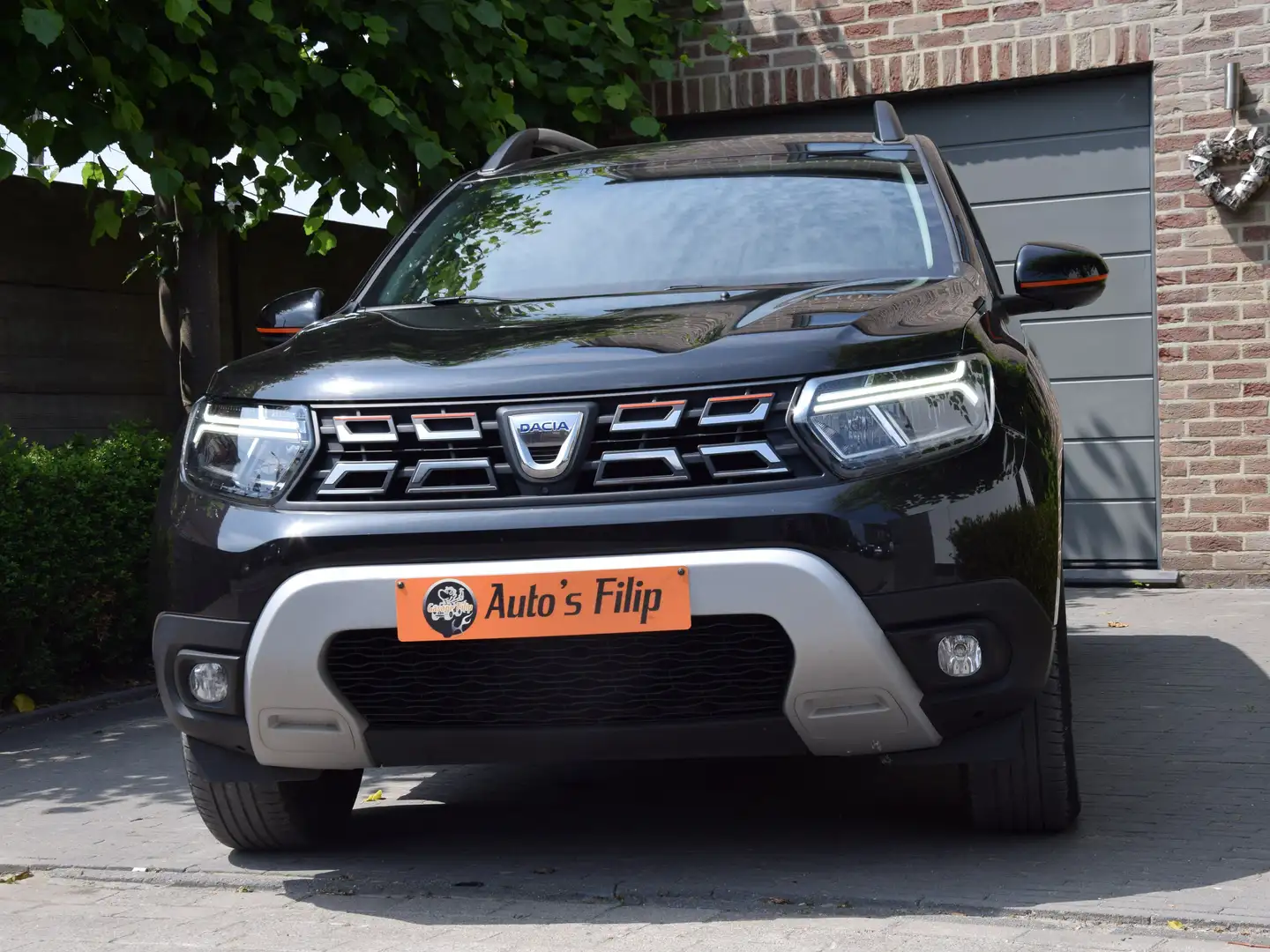 Dacia Duster Super mooie dacia duster met vele opties +velgen+. Noir - 1