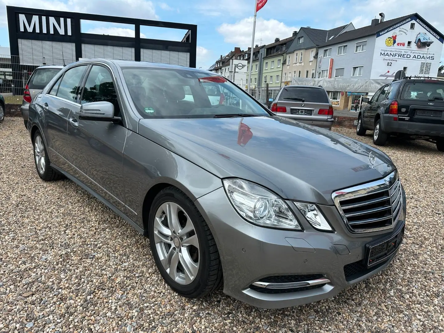 Mercedes-Benz E 200 E -Klasse Lim. E 200 CGI BlueEfficiency Argent - 1