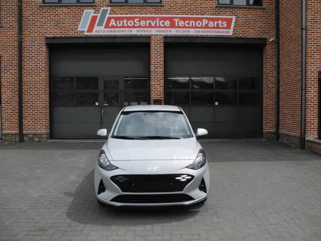 Hyundai i10 i10 1.2i * comfort * airco * navigatie * pdc * camera * garantie