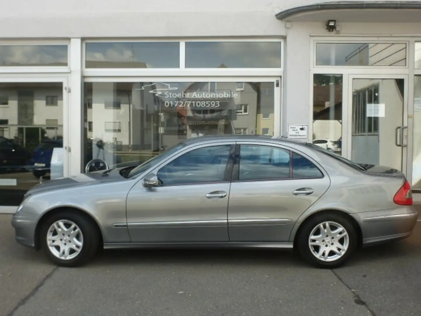 Mercedes-Benz E 220 CDI DPF LIM AVANTGARDE BUSSINES EDITION Silber - 2